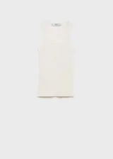 Musculosa marrón de punto de canalé con cuello redondo y sisas anchas. Diseño ajustado al cuerpo.