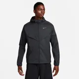 Campera deportiva Nike Windrunner para hombre, color negro con logo reflectivo en el pecho y capucha.