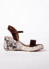 Sandalias de cuero marrón con plataforma de 7 cm con estampado de piel de serpiente.