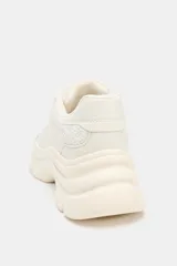Zapatillas deportivas color crema con suela chunky, capellada combinada en cuero sintético y tejido texturizado, cierre con cordones y plataforma de 5 cm.