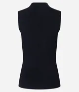 Musculosa negra de punto acanalado con cuello alto y tirantes anchos.