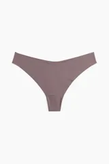 Pack de tres bombachas colaless de microfibra en color lila, blanco y gris. Modelo de tiro bajo con cintura en V y refuerzo interior. Ribetes cortados por láser para una sensación suave y mínima visibilidad abajo de la ropa.