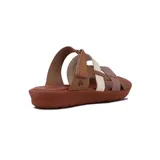 Sandalias bajas de cuero con tres tiras combinadas en tonos marrón, rojo y bordó. Ajuste con velcro en el tobillo y suela marrón. Marca Country Sand.