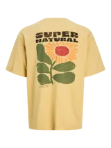 Remera color crema con estampado de flor y texto 'Super Natural' en la espalda.