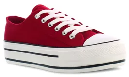 Deportivo de lona rojo con plataforma y cordones, diseño clásico con suela blanca y detalles en negro.