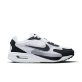 Championes Nike Air Max Solo, color blanco con detalles en negro.