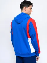 Buzo canguro azul con capucha, mangas rojas y escudo del Club Nacional de Football estampado en el pecho.