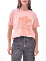 Remera blanca con estampado de dos tigres rojos enfrentados y texto en chino.