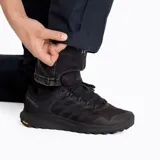 Pantalón impermeable Merrell Hardshell negro, con cintura elástica, diseño holgado, apertura lateral con cierre para acceder a los bolsillos del pantalón inferior, logo reflectante, ajuste en la parte inferior con cierre y botón snap, y bolsa para guardarlo.
