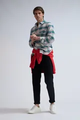 Pantalón de jean negro de corte slim.