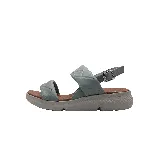 Sandalias Panama Jack negras con plataforma blanca y plantilla marrón. Tiras acolchadas con diseño de rombos y hebilla metálica ajustable.