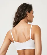 Soutien negro sin costuras, con relleno removible y tirantes finos.
