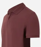 Remera polo de hombre, corte slim, color gris claro, confeccionada en tejido de media malla acanalada de algodón.