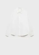 Camisa blanca de lino con cierre de botones, bolsillo de parche en el pecho, manga larga con puños abotonados, diseño recto y cuello camisero.