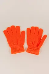Guantes de lana color naranja.