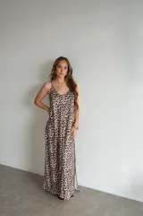 Vestido largo de viscosa con estampado animal print.