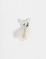 Piquito para el pelo de acrílico transparente con forma de chihuahua con detalles en dorado y collar rosa.