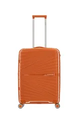 Valija rígida color naranja con diseño de líneas horizontales en relieve, carro reforzado, cierre expansible, ruedas dobles spinner 360, sujeción y compartimiento interno. Candado incorporado. Material Polipropileno. 19 Pulgadas.