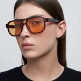Gafas de sol Seba modelo Tigris, estilo aviador oversize con montura carey, doble puente y lentes color naranja.