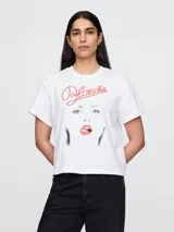 Remera rosa con estampado de la banda Nirvana y logo en verde y celeste.