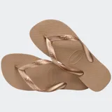 Ojotas Havaianas Top color rosado con tiras texturizadas.