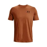Remera celeste de Under Armour, corte clásico, mangas cortas y logo estampado en el pecho.