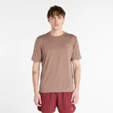 Remera deportiva color marrón claro con logo de New Balance en el pecho.