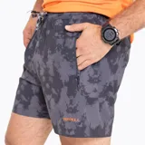 Short deportivo gris con estampado abstracto, de poliéster y spandex, con cintura elástica ajustable con cordón, bolsillos laterales y bolsillo trasero con cierre.