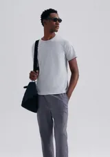 Camiseta azul de manga corta, corte slim y cuello redondo.
