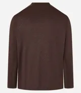 Remera deportiva azul con cuello redondo y mangas largas. Estampa rayada discreta y detalles reflectantes.