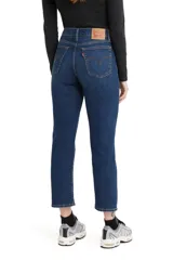 Jeans de tiro alto, corte recto y color azul oscuro.