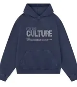 Buzo hoodie azul marino con bolsillo tipo canguro y estampado frontal con la frase "For the Culture" en letras brillantes.