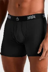 Boxer negro con cintura elástica con logo de la marca Penguin en blanco.