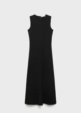 Vestido midi negro sin mangas, de corte evasé y cuello redondo. Presenta cierre de cremallera en la parte posterior.