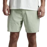 Bermuda de paseo color verde claro, con bolsillos laterales y traseros.