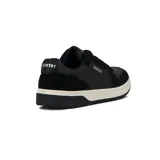 Zapatillas urbanas de hombre marca Country, color negro con detalles en gamuza y suela de goma color crema.