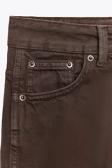 Pantalón de jean marrón de tiro alto, corte wide leg y relaxed fit.