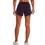 Short Under Armour Fly By 2.0 de mujer color negro con detalles en naranja, con cintura elástica, calce holgado y logo estampado en la pierna izquierda.