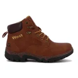 Bota de dama acolchada color marrón claro, con cordones y suela antideslizante.