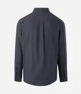 Camisa de manga larga color blanco, confeccionada en tricolina de algodón con efecto melange. Tiene cuello inglés, abotonado delantero y puños con botones.