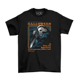 Remera negra de algodón con estampado del personaje Michael Myers de la película Halloween, con el texto "John Carpenter's Masterpiece Halloween Try to Survive The last October night on Michael's house".