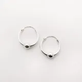 Par de aros tipo argolla de plata 925 con bolita decorativa.