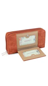 Billetera larga color plateado metalizado, con cierre perimetral y placa con el logo "Lincoln's" al frente. Presenta múltiples compartimentos y tarjeteros.