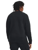 Buzo Under Armour Rival Fleece Crew gris con logo blanco en el pecho.