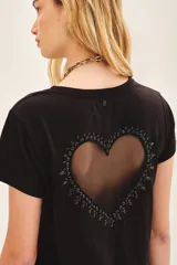 Remera negra de jersey flamé con espalda de microtul en forma de corazón, bordado y lentejuelas.