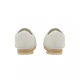 Championes urbanos Lacoste Aura 225 3 SMA, color blanco hueso con logo del cocodrilo en dorado y suela color caramelo.