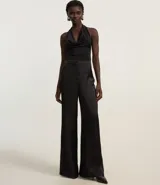 Body negro de poliéster y elastano, con frente única, escote drapeado y espalda descubierta.