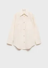 Camisa color crema de corte oversize con bordado floral en hombros y bolsillos.