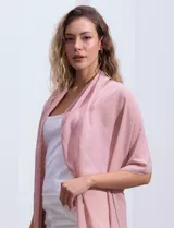 Pashmina de gasa color rosa con apliques de brillos.