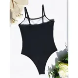 Traje de baño enterizo negro con breteles finos y secciones de tul transparente en la zona del abdomen y caderas.